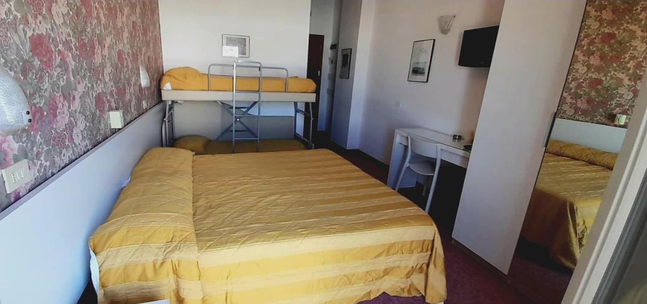 Hotel Igea Spiaggia Белларія-Іджеа-Марина Екстер'єр фото