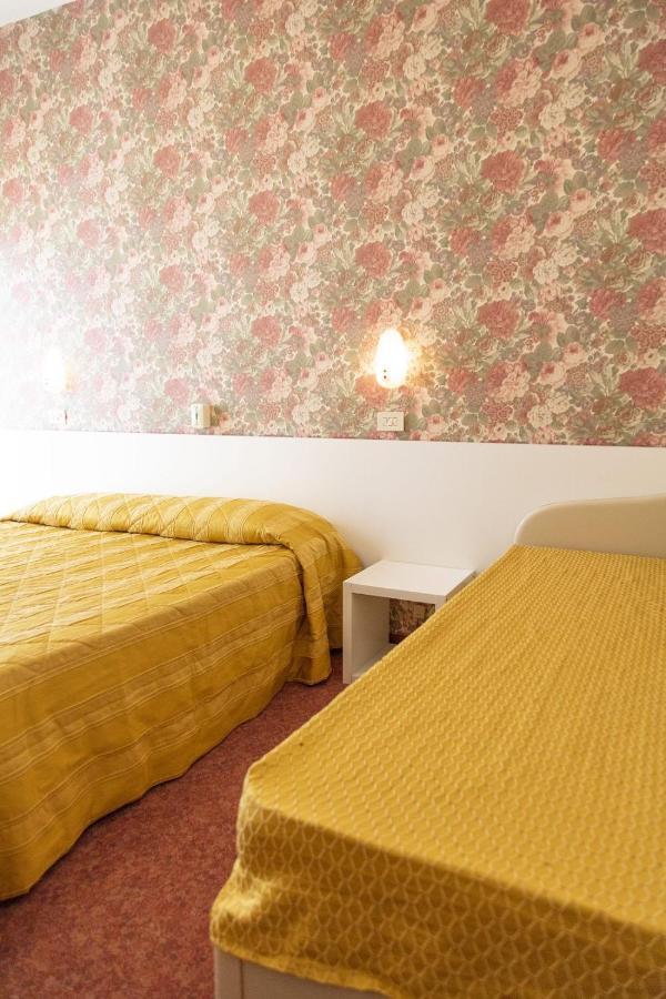 Hotel Igea Spiaggia Белларія-Іджеа-Марина Екстер'єр фото