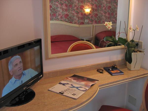Hotel Igea Spiaggia Белларія-Іджеа-Марина Екстер'єр фото