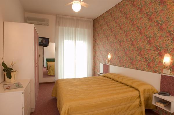 Hotel Igea Spiaggia Белларія-Іджеа-Марина Екстер'єр фото