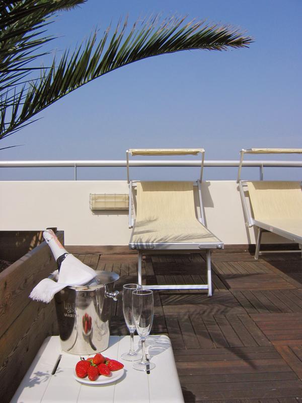 Hotel Igea Spiaggia Белларія-Іджеа-Марина Екстер'єр фото
